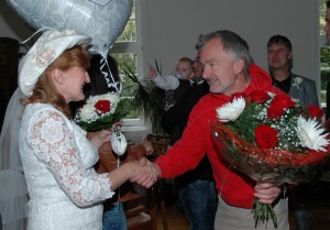 Gratulation-zur-Hochzeit Rot-Weisse Blumen