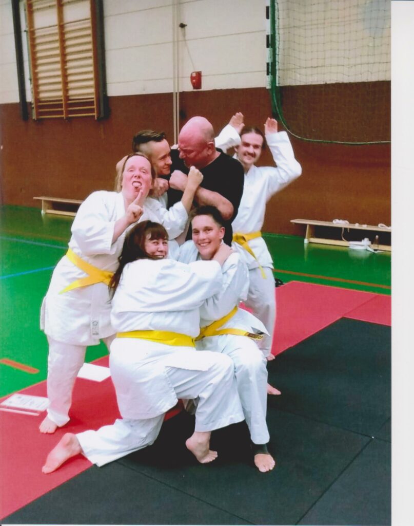 Spaß nach der schwierigen Jujutsu Prüfung