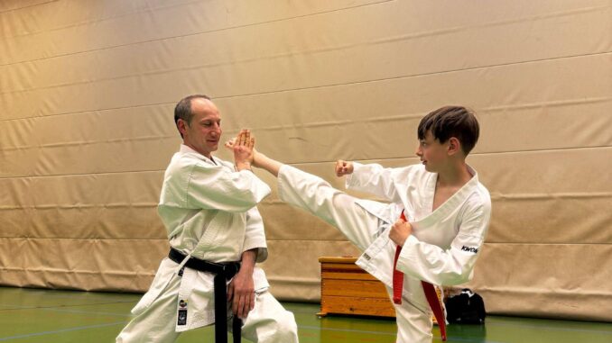 2025-05-04-Prüfung Daniel zeigt einen Mawashi Geri