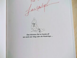 Spartenleiter Belal Chahrour nutzte die Gelegenheit, um sich ein signiertes Exemplar eines Grundlagenwerks von Fiore Tartaglia zu sichern.